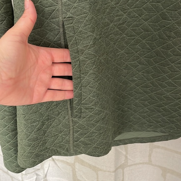 Marmot pull over - Picture 4 of 8